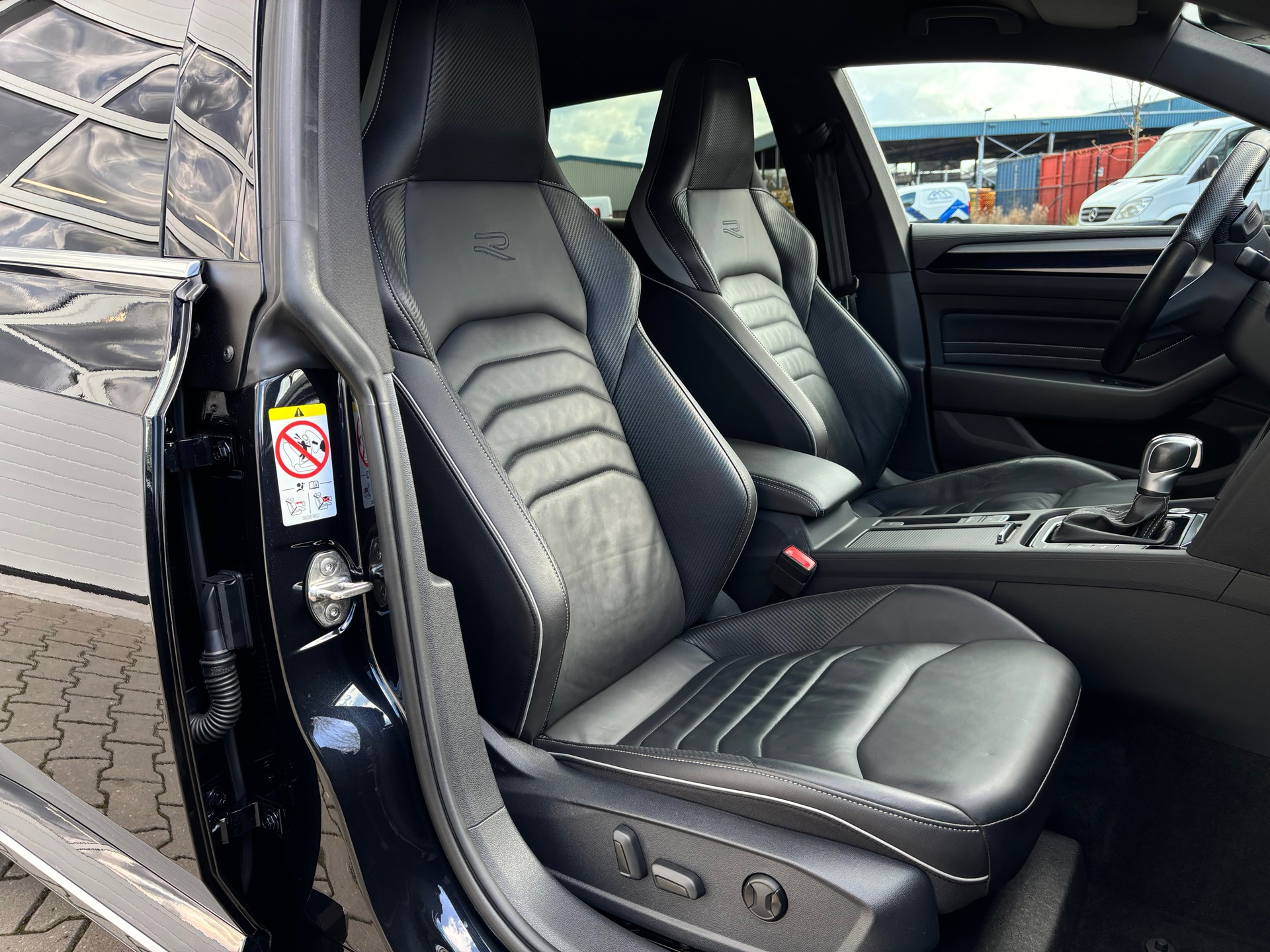 Volkswagen Arteon Shooting Brake 1.4 TSI eHybrid R-Line Business+ SOH-TEST Sportstoelen 19inch Dealerauto 52149147-1.jpg | Autobedrijf Van Schijndel