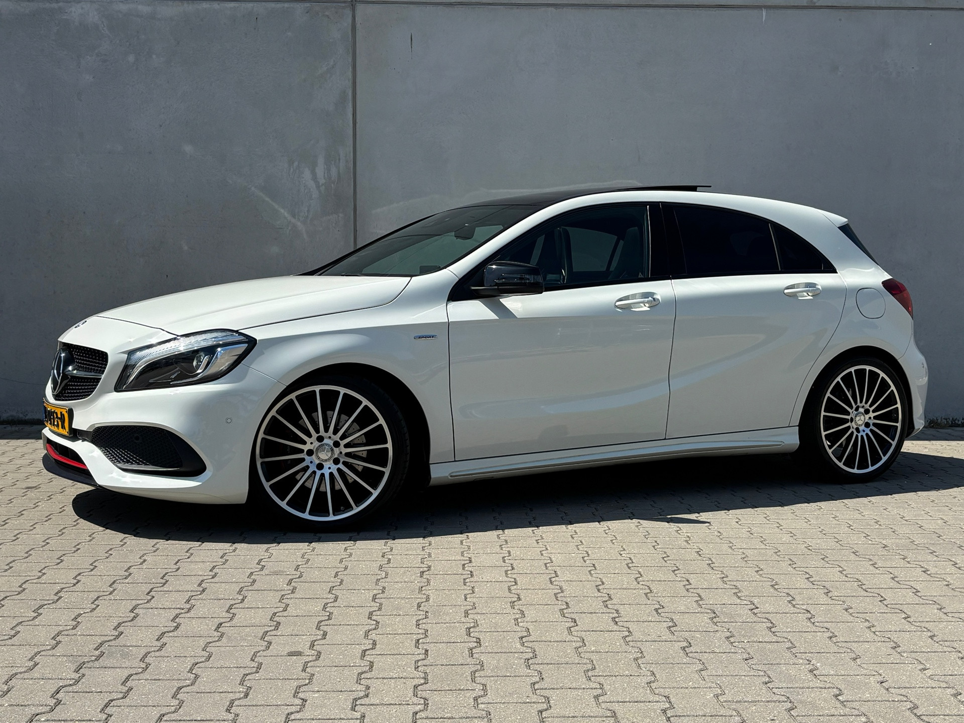 Mercedes-Benz A-Klasse 250 Sport Prestige Facelift Pano Schaalstoelen 54864902-0.jpg | Autobedrijf Van Schijndel
